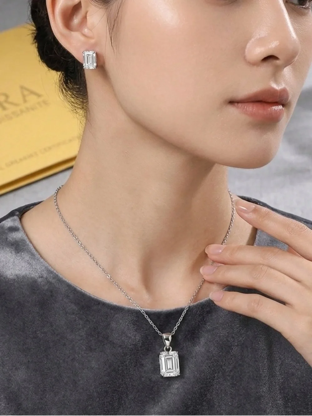 NWT 2Ct Emerald Moissanite Necklace & 1Ct Stud Earrings Set .925 Sterling Silver